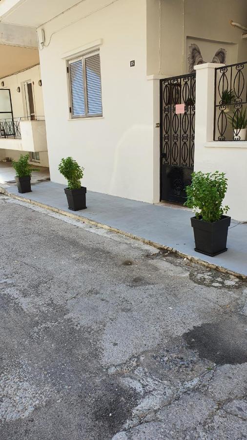Larry'S Little Place In The Center Of Gytheio Εξωτερικό φωτογραφία